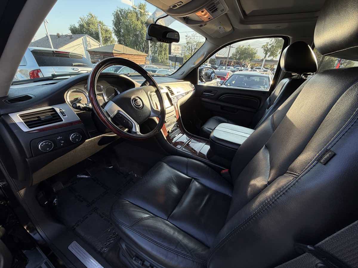 Used 2011 Cadillac Escalade 4WD Hybrid image 11