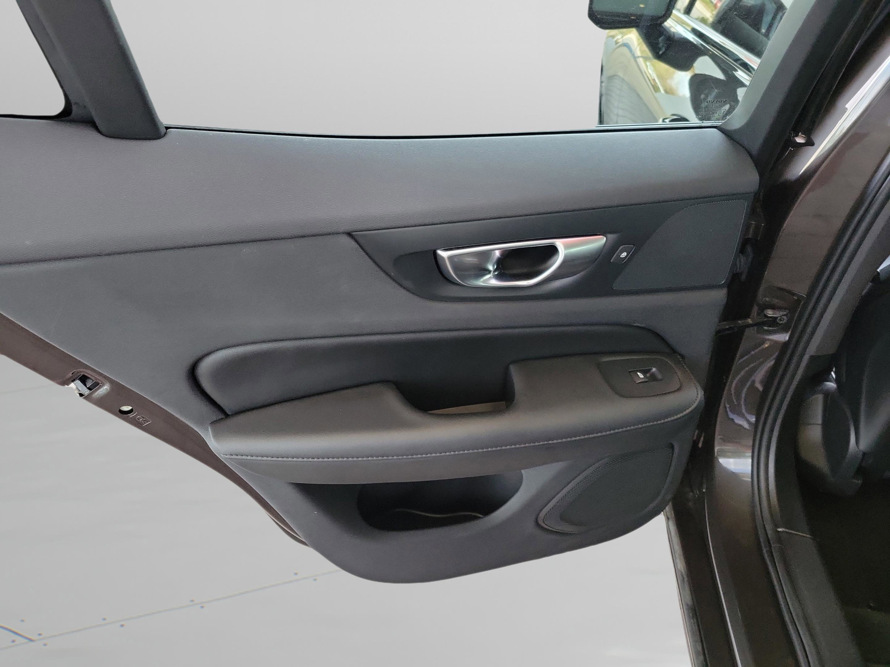 Used 2024 Volvo S60 B5 Core image 27