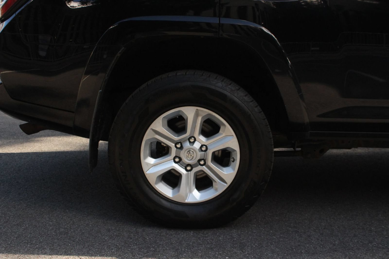 Used 2016 Toyota 4Runner SR5 AWD/4WD image 5