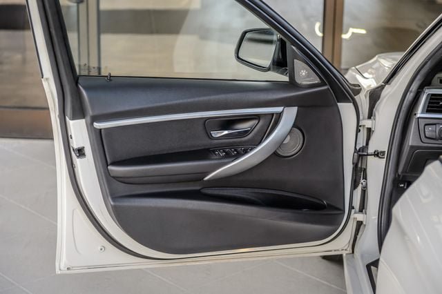 Used 2018 BMW 340i Sedan RWD image 46