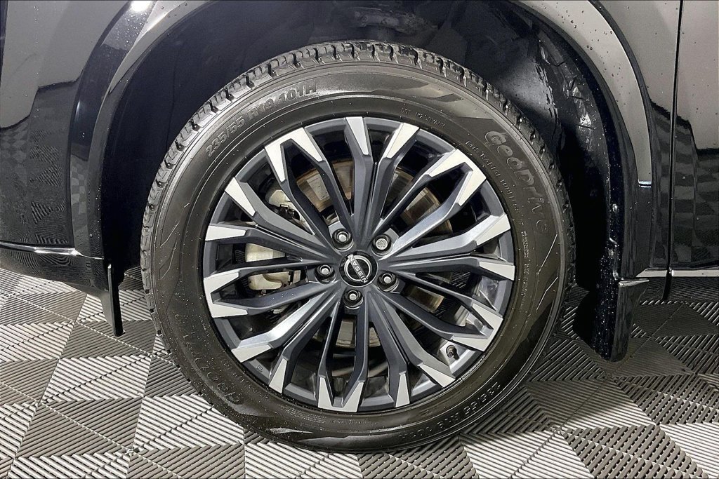 Used 2025 Nissan Rogue Platinum w/ Tech Package FWD image 10