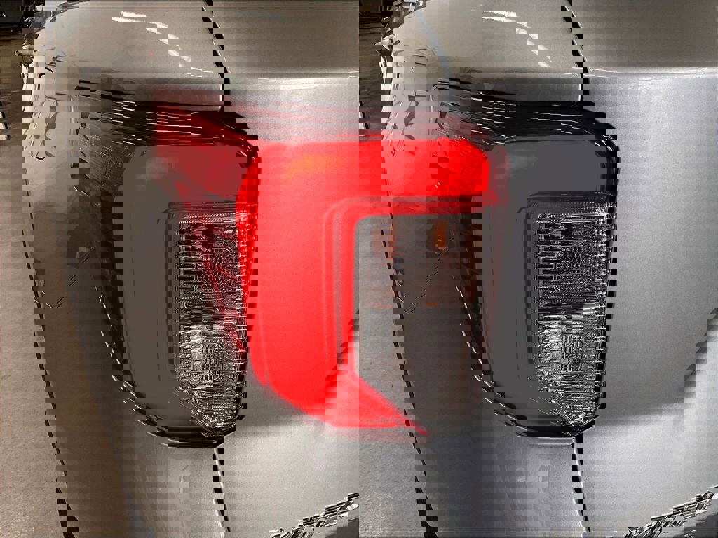 Used 2023 Ford Explorer Limited w/ Equipment Group 301A AWD/4WD image 33