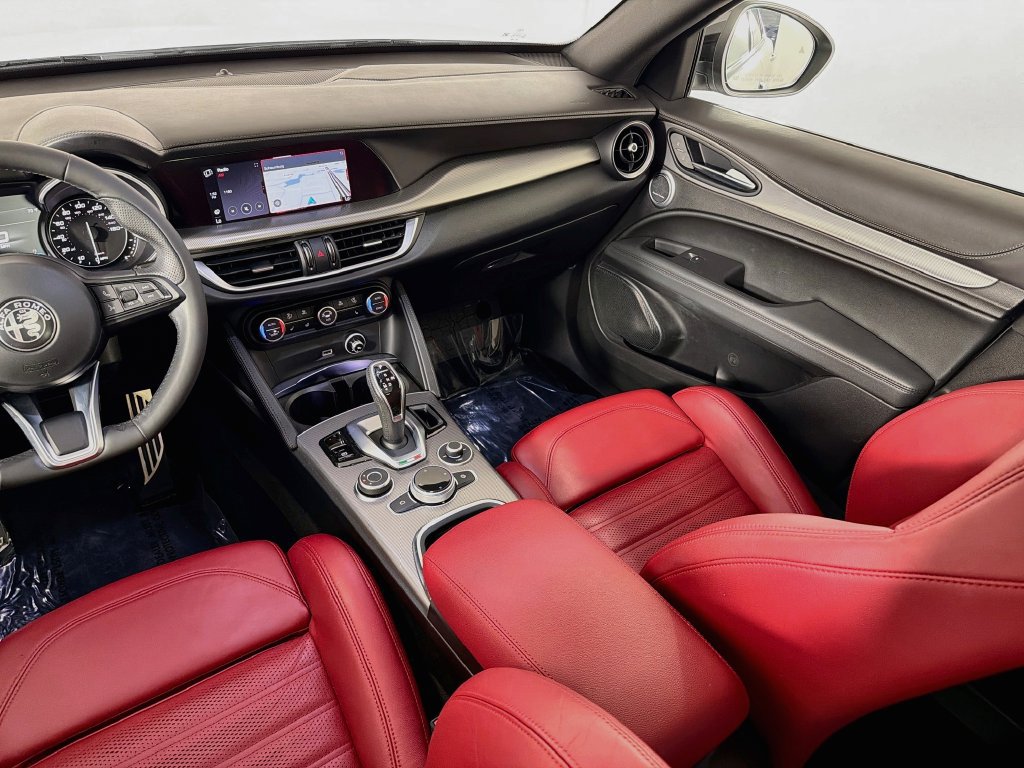 Used 2022 Alfa Romeo Stelvio Veloce AWD/4WD image 25