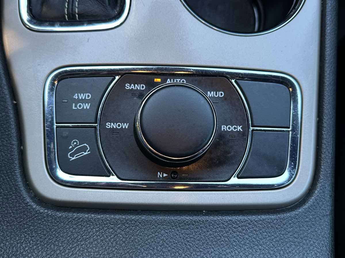 Used 2017 Jeep Grand Cherokee Limited w/ Luxury Group II AWD/4WD image 31