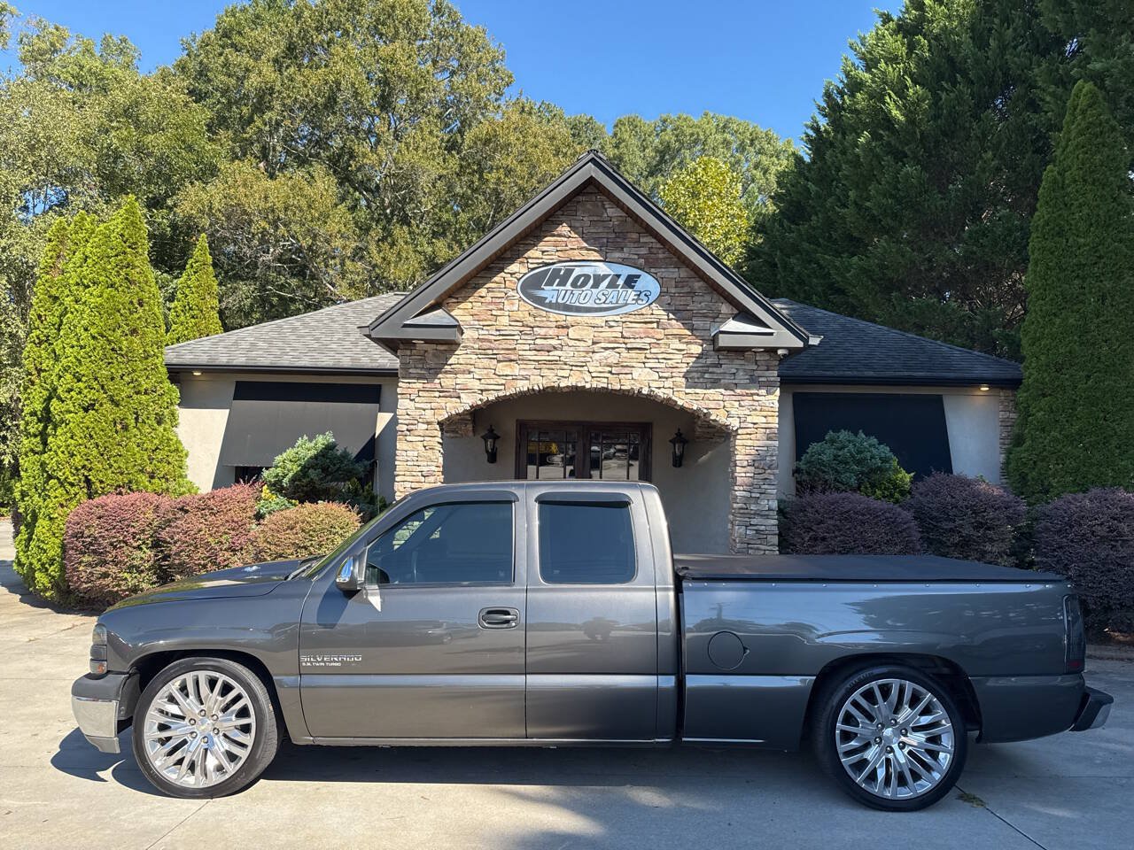 Used 2001 Chevrolet Silverado 1500 LS w/ Off-Road Chassis Pkg AWD/4WD image 2