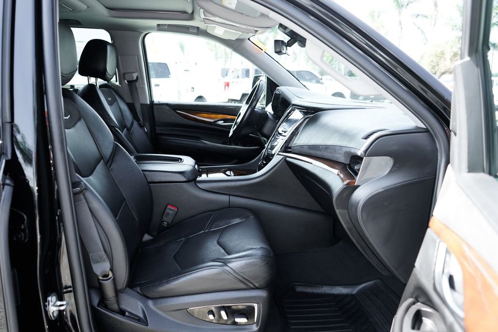 Used 2018 Cadillac Escalade ESV Premium Luxury image 46