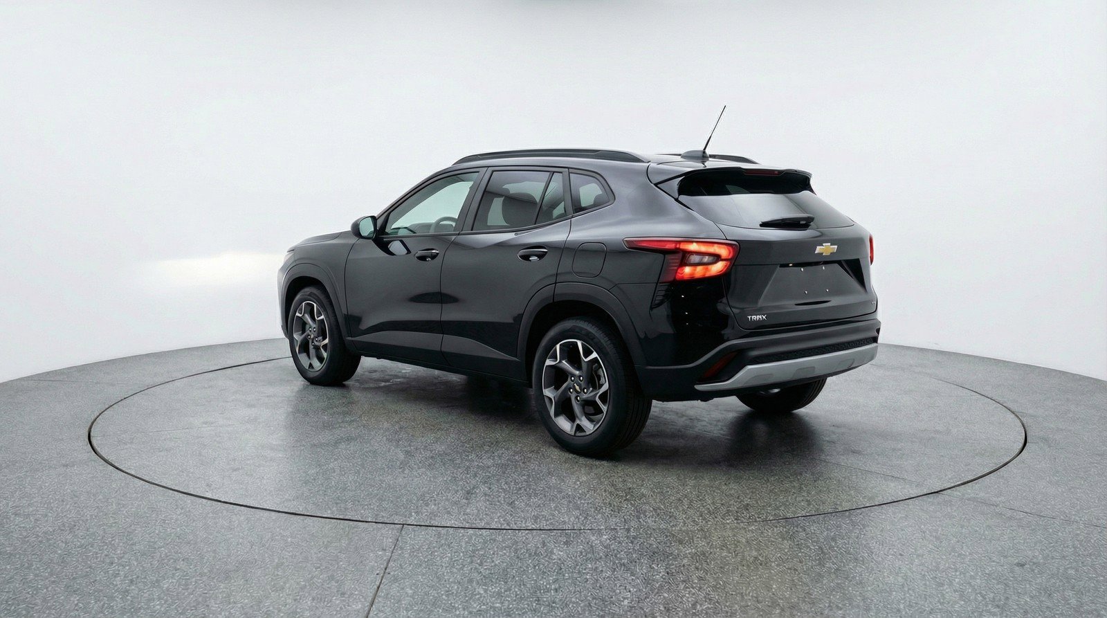 Used 2025 Chevrolet Trax LT w/ LT Convenience Package image 6