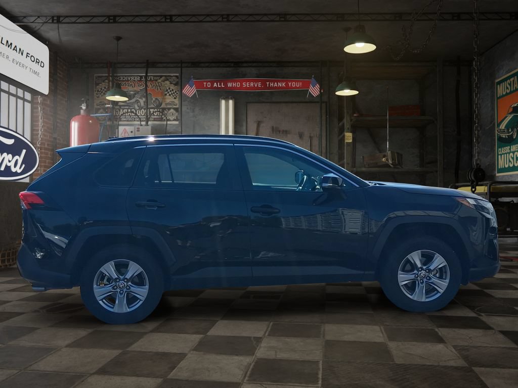 Used 2025 Toyota RAV4 XLE AWD/4WD image 7