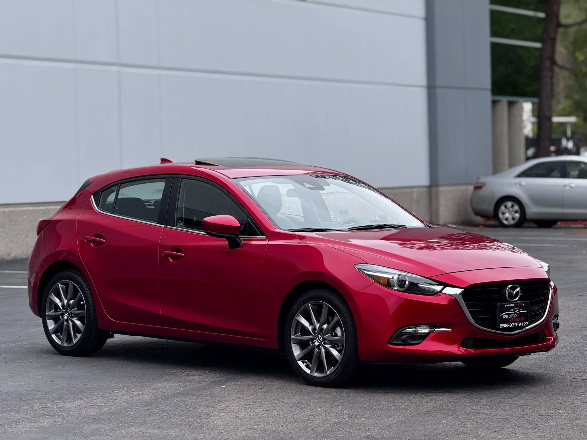 Used 2018 MAZDA MAZDA3 Grand Touring image 13