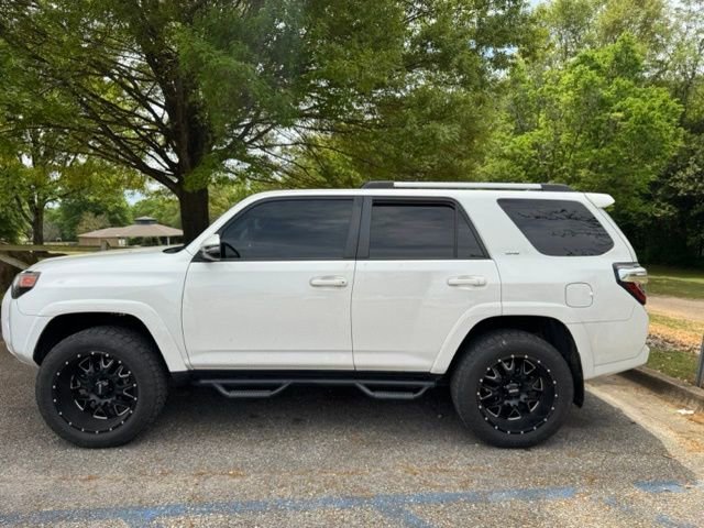 Used 2020 Toyota 4Runner SR5 Premium w/ Moonroof Package RWD image 1