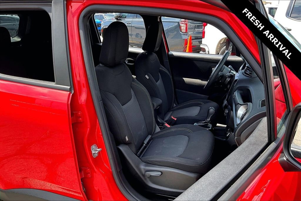 Used 2021 Jeep Renegade Latitude FWD image 27