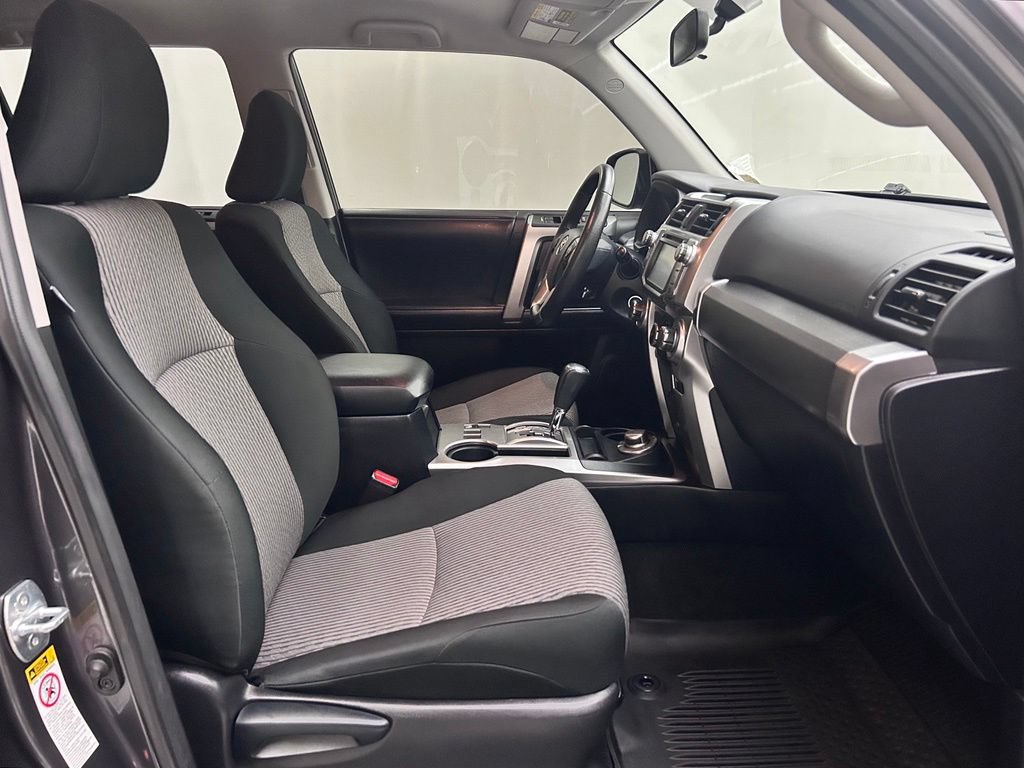 Used 2018 Toyota 4Runner SR5 AWD/4WD image 17
