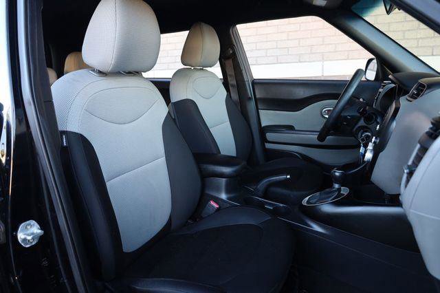 Used 2016 Kia Soul FWD image 25