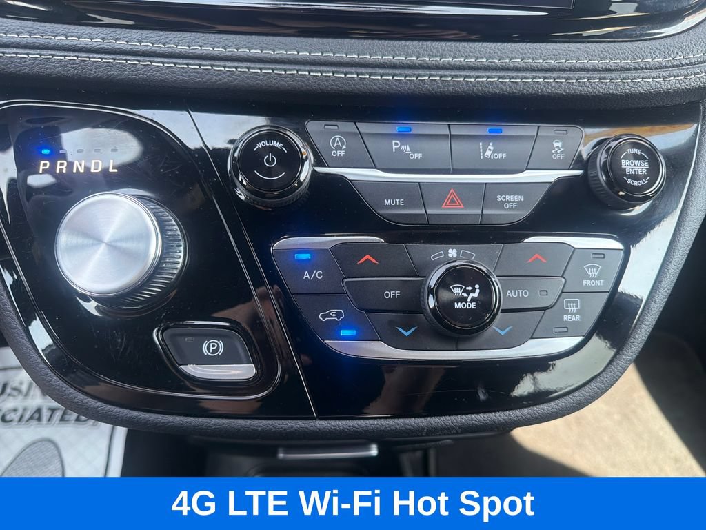 Used 2025 Chrysler Pacifica Select FWD image 17