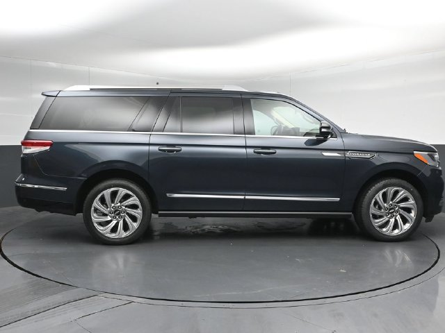 Certified 2024 Lincoln Navigator L Reserve AWD/4WD image 8