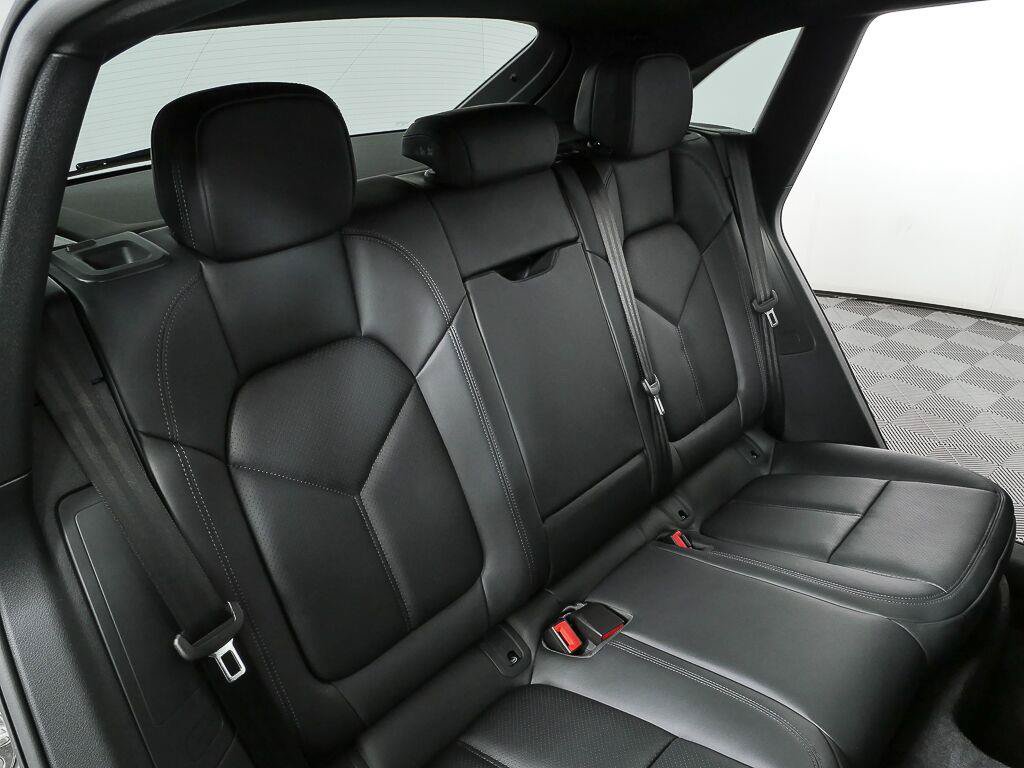 Certified 2026 Porsche Macan Turbo AWD/4WD image 22