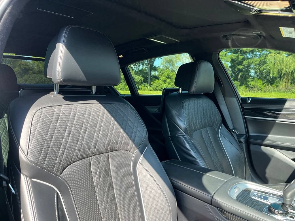 Used 2019 BMW 750i xDrive AWD/4WD image 32