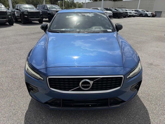 Used 2020 Volvo S60 T5 R-Design image 6