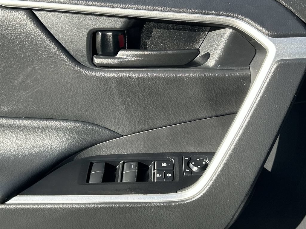 Used 2021 Toyota RAV4 LE w/ Carpet Mat Package (TMS) FWD image 23
