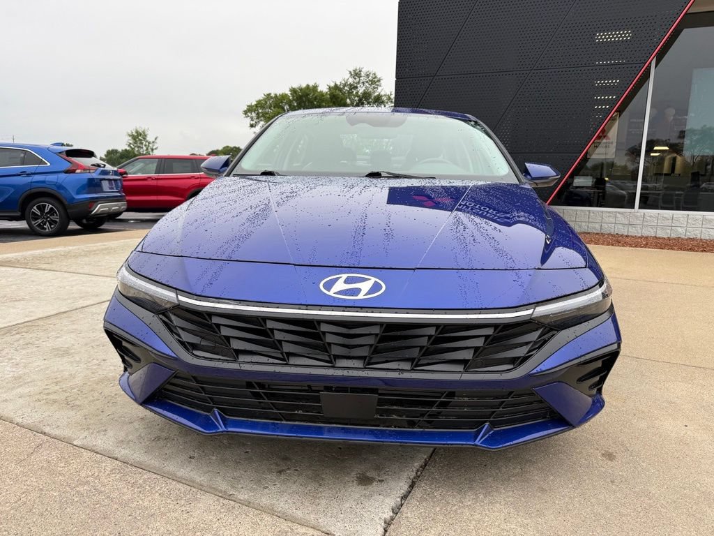 Used 2025 Hyundai Elantra Limited FWD image 14