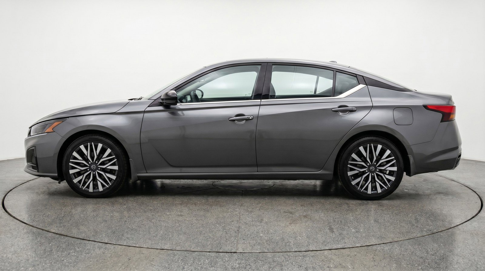 Used 2025 Nissan Altima 2.5 SV FWD image 5