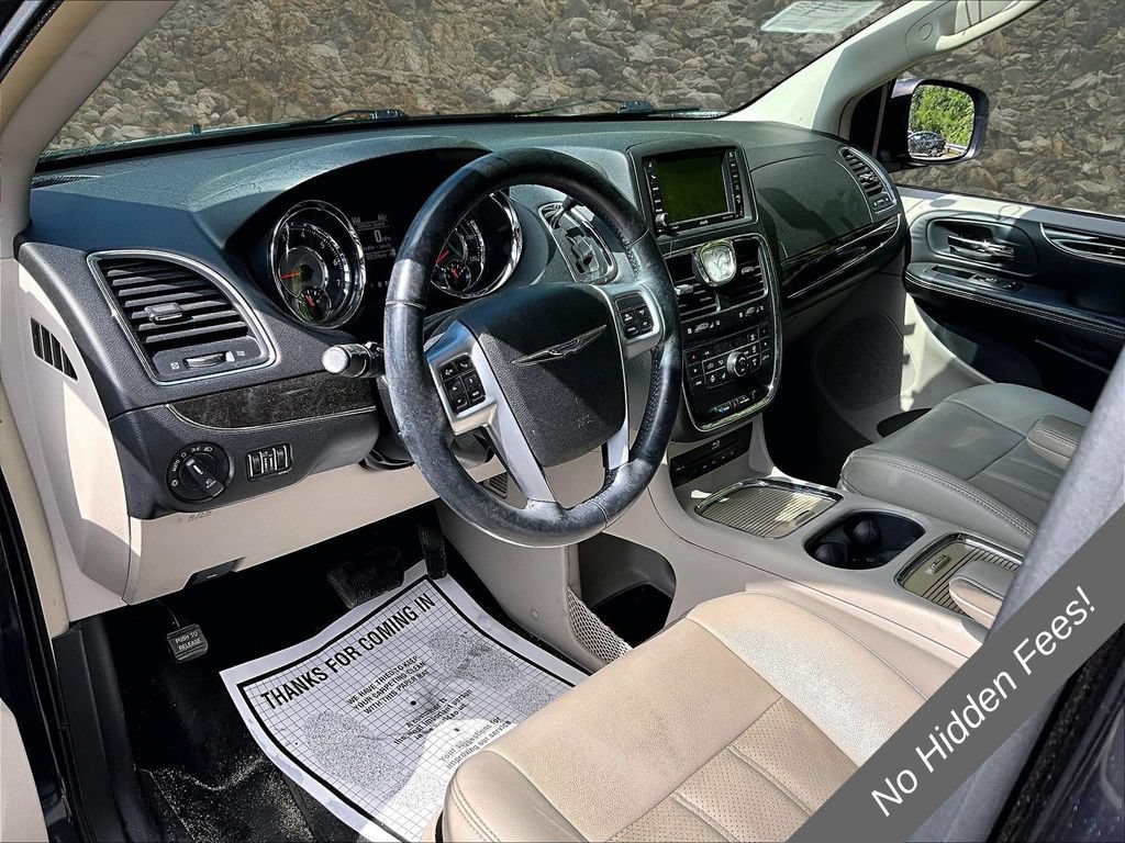 Used 2014 Chrysler Town & Country Touring-L w/ Driver Convenience Group FWD image 11