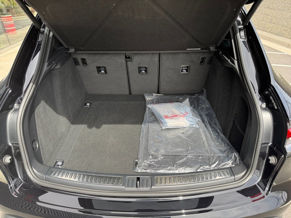 Certified 2026 Porsche Macan Turbo image 17