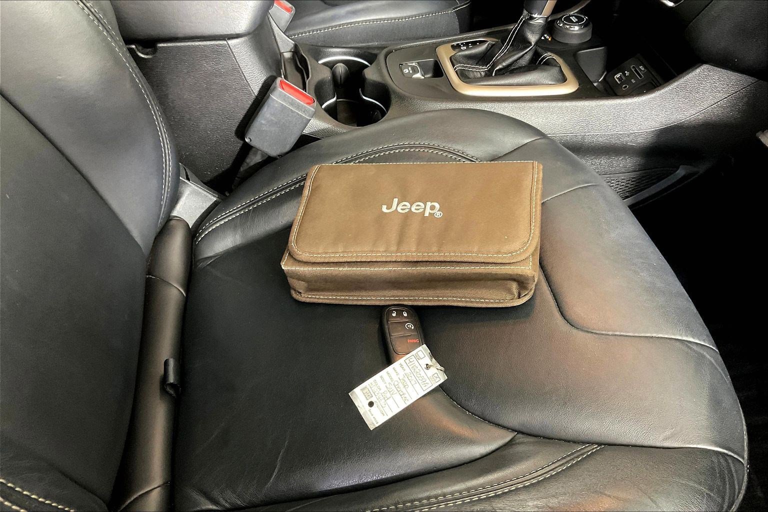 Used 2017 Jeep Cherokee Limited image 35