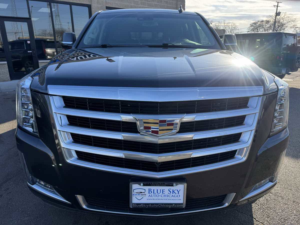 Used 2018 Cadillac Escalade Premium Luxury image 2