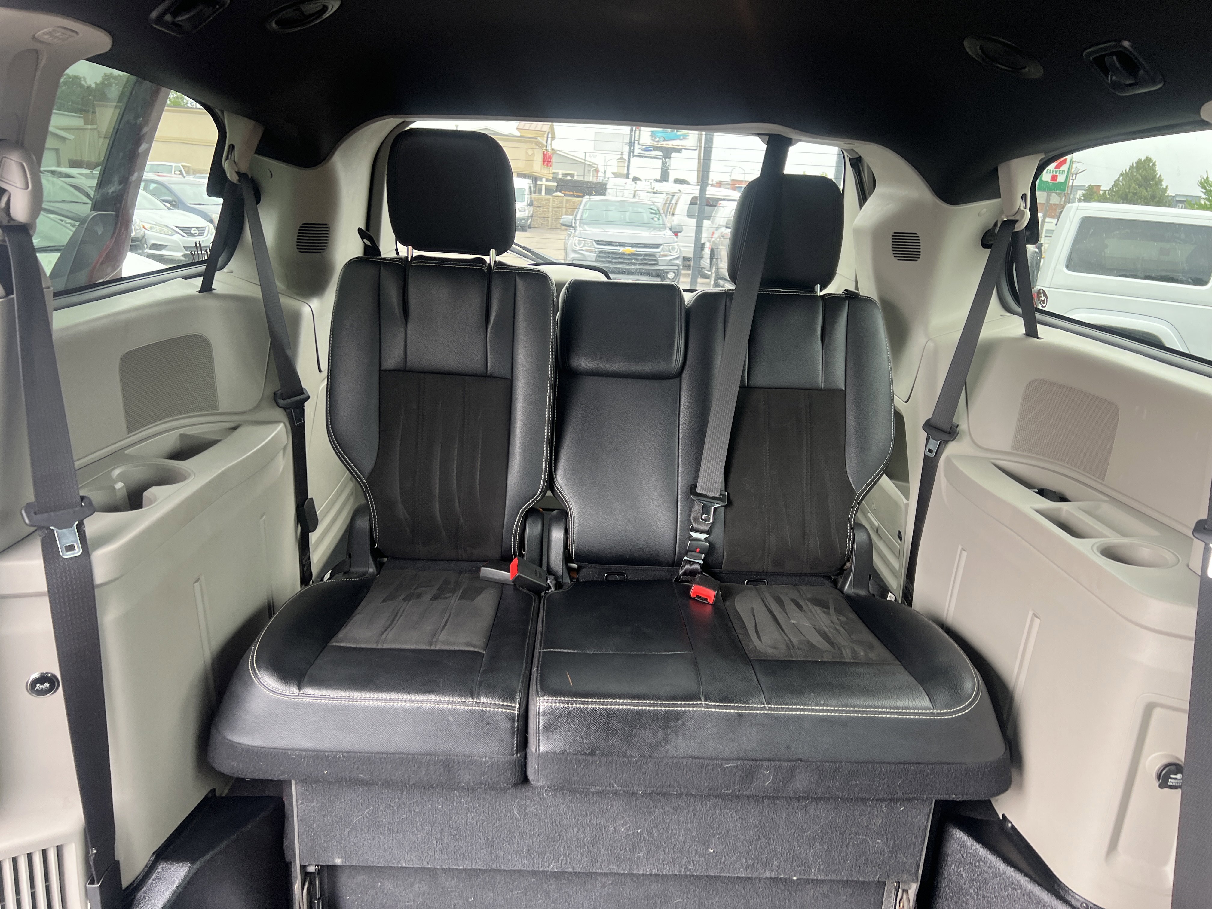 Used 2019 Dodge Grand Caravan SXT FWD image 12