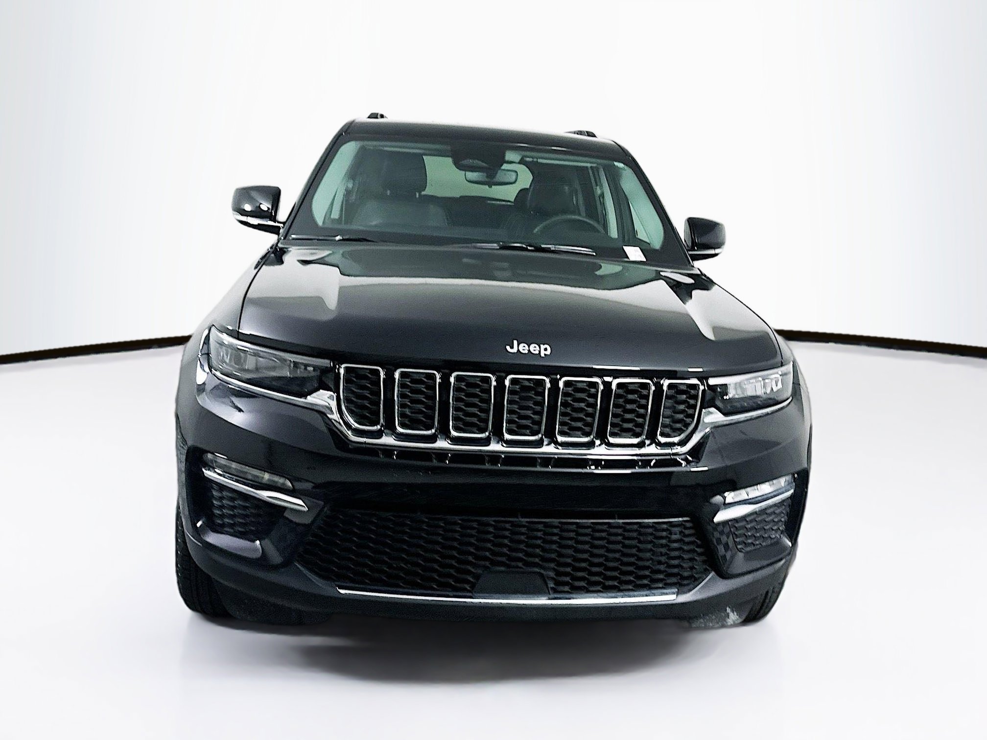 Used 2023 Jeep Grand Cherokee Limited image 2