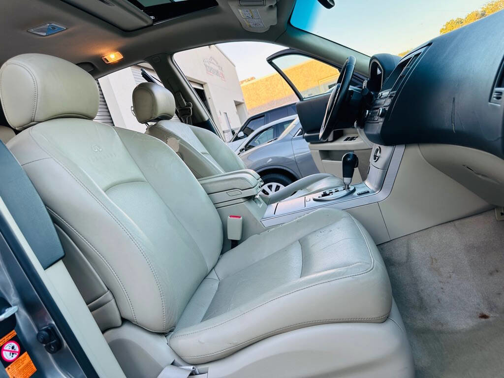 Used 2004 INFINITI FX35 Base Rwd 4dr SUV w/ Technology Pkg image 22