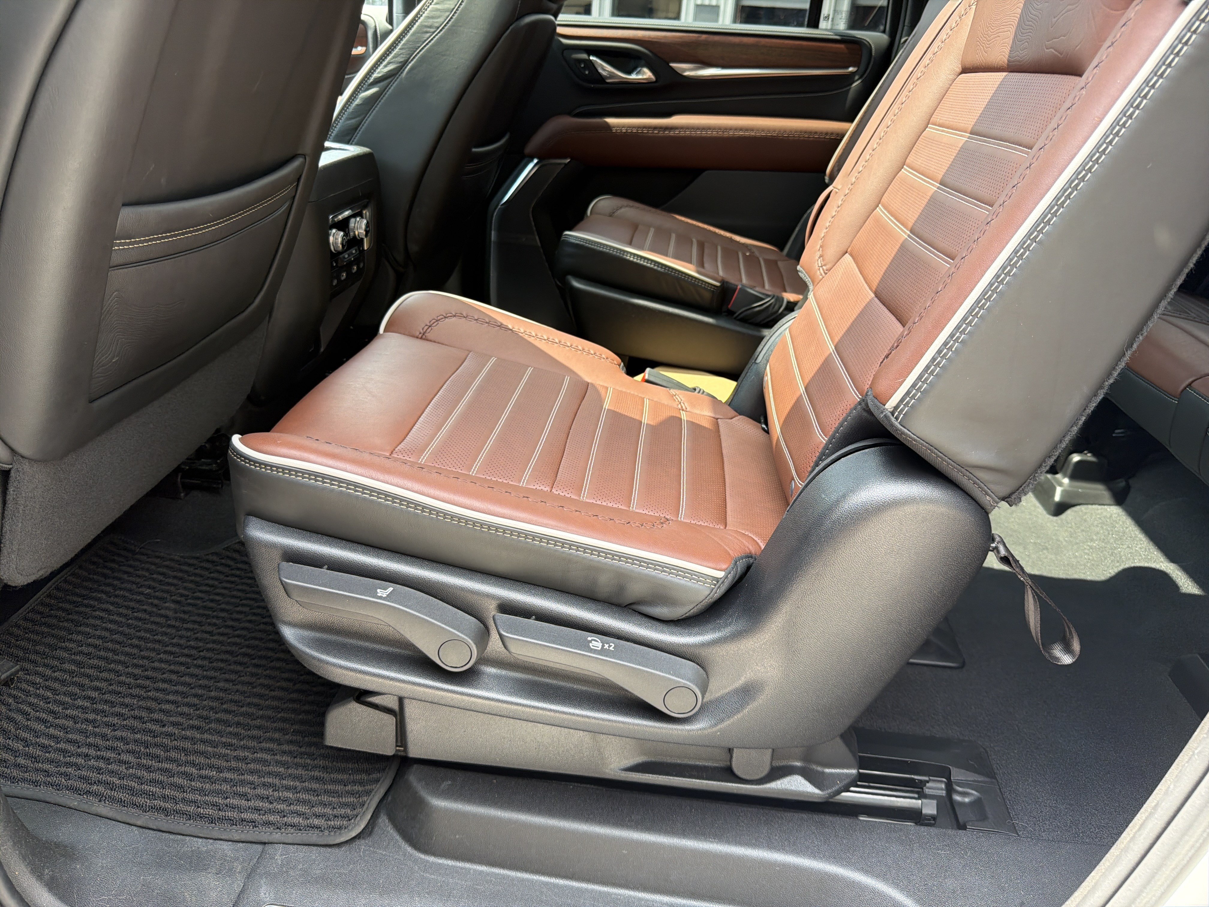 Used 2024 GMC Yukon XL Denali Ultimate AWD/4WD image 22