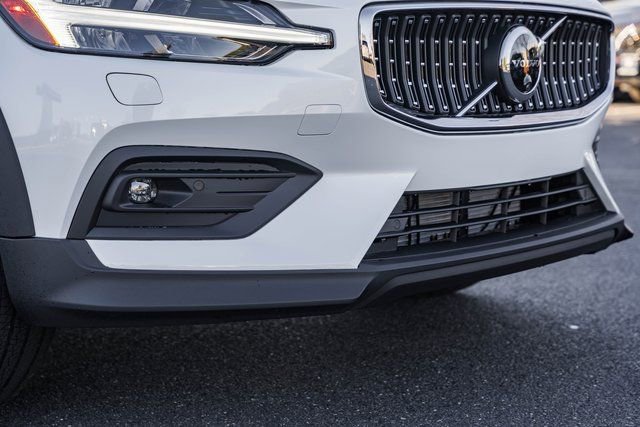New 2026 Volvo V60 B5 Cross Country Plus w/ Protection Package Premier image 12