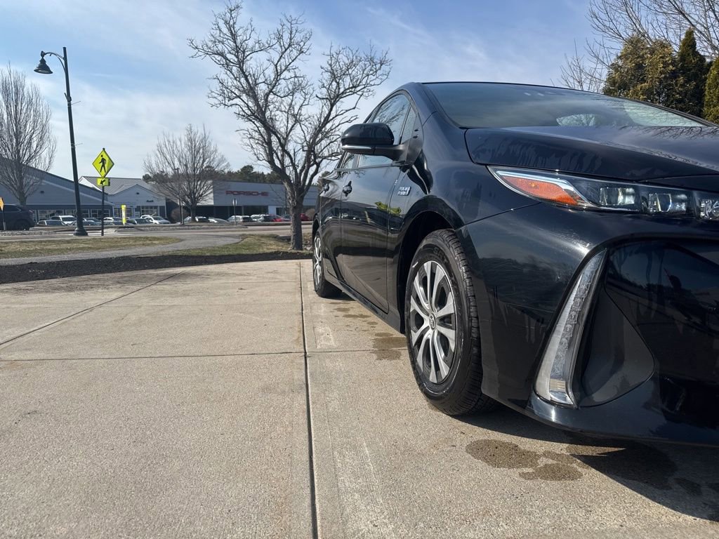 Used 2021 Toyota Prius Prime LE FWD image 18