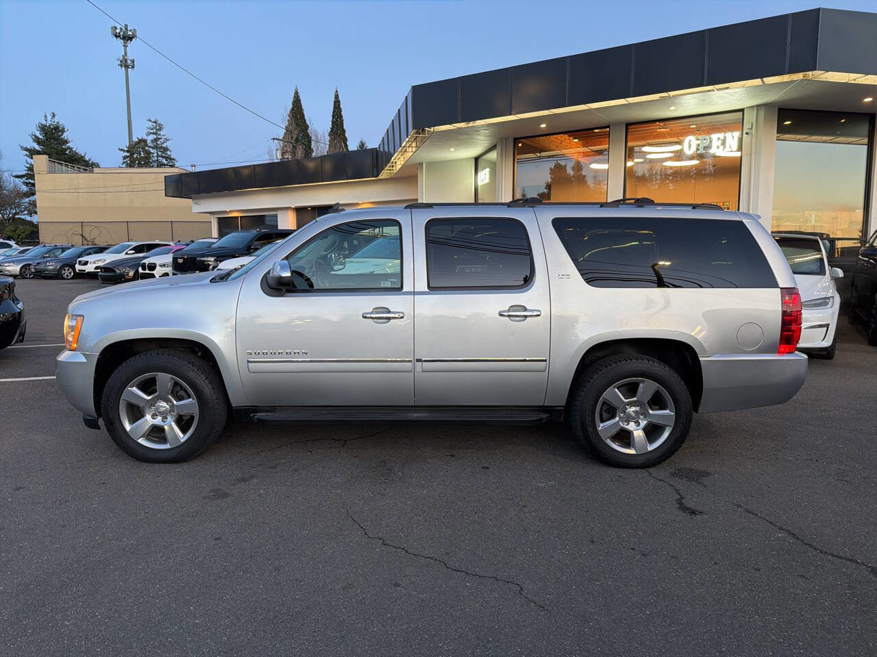 Used 2013 Chevrolet Suburban LTZ image 2
