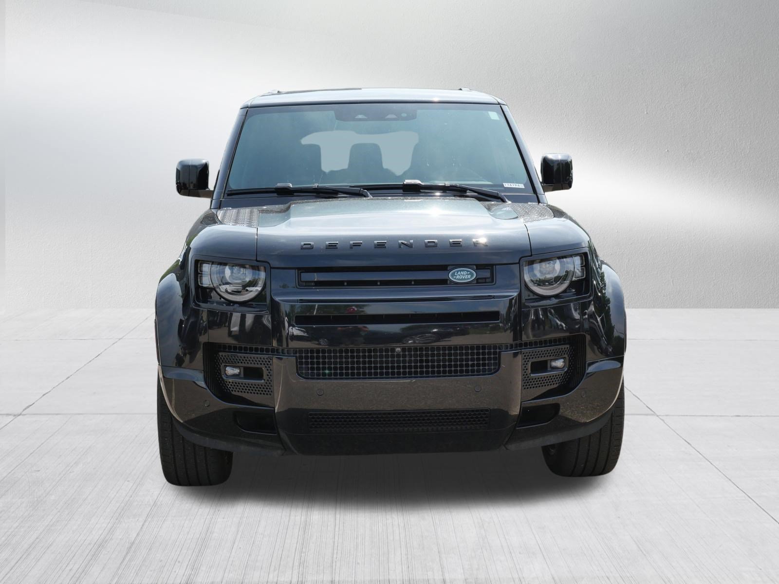 Certified 2024 Land Rover Defender 130 V8 AWD/4WD image 8
