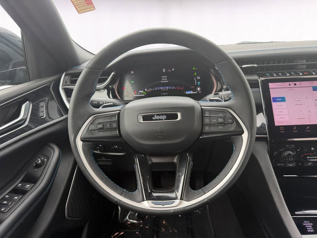 Used 2023 Jeep Grand Cherokee Trailhawk w/ Luxury Tech Group III AWD/4WD image 12