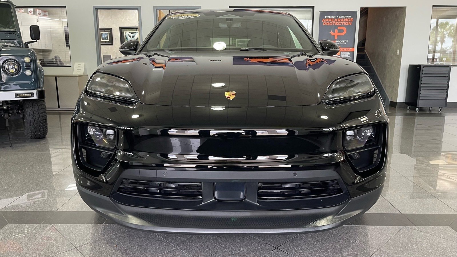 Used 2025 Porsche Macan Electric image 8