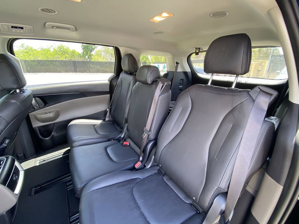 Used 2025 Kia Carnival image 5
