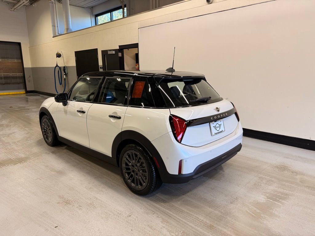 Used 2026 MINI Cooper 4-Door Hardtop FWD image 3