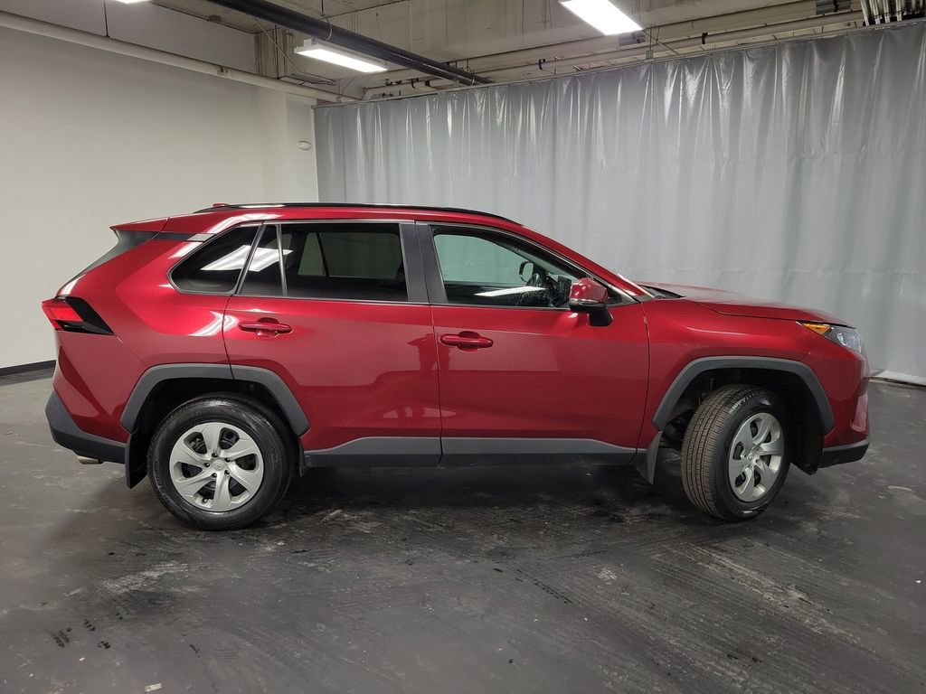 Used 2021 Toyota RAV4 LE image 9