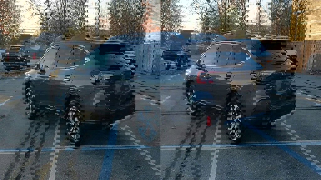 Used 2020 Subaru Outback Touring image 6