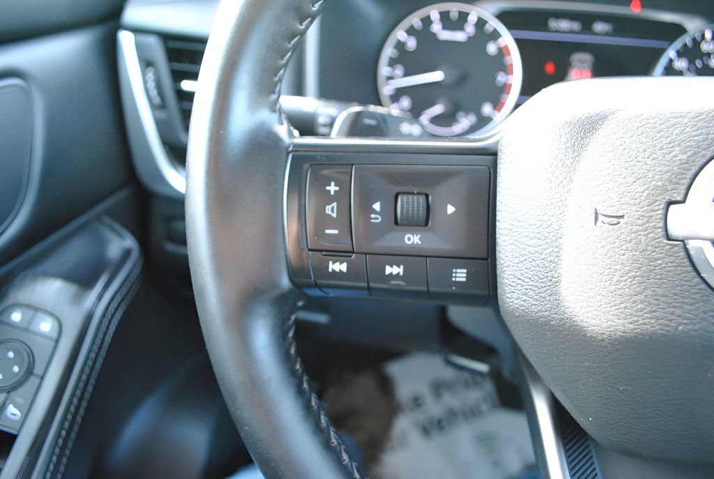 Used 2025 Nissan Rogue SV AWD/4WD image 14