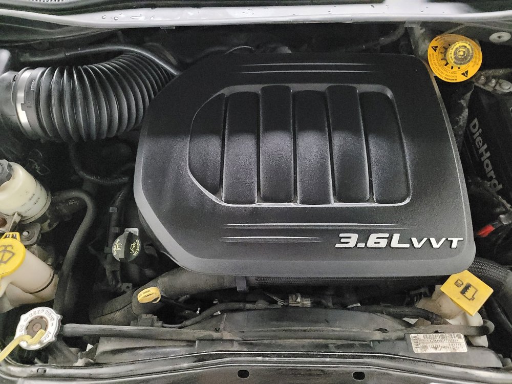 Used 2016 Chrysler Town & Country Touring FWD image 30