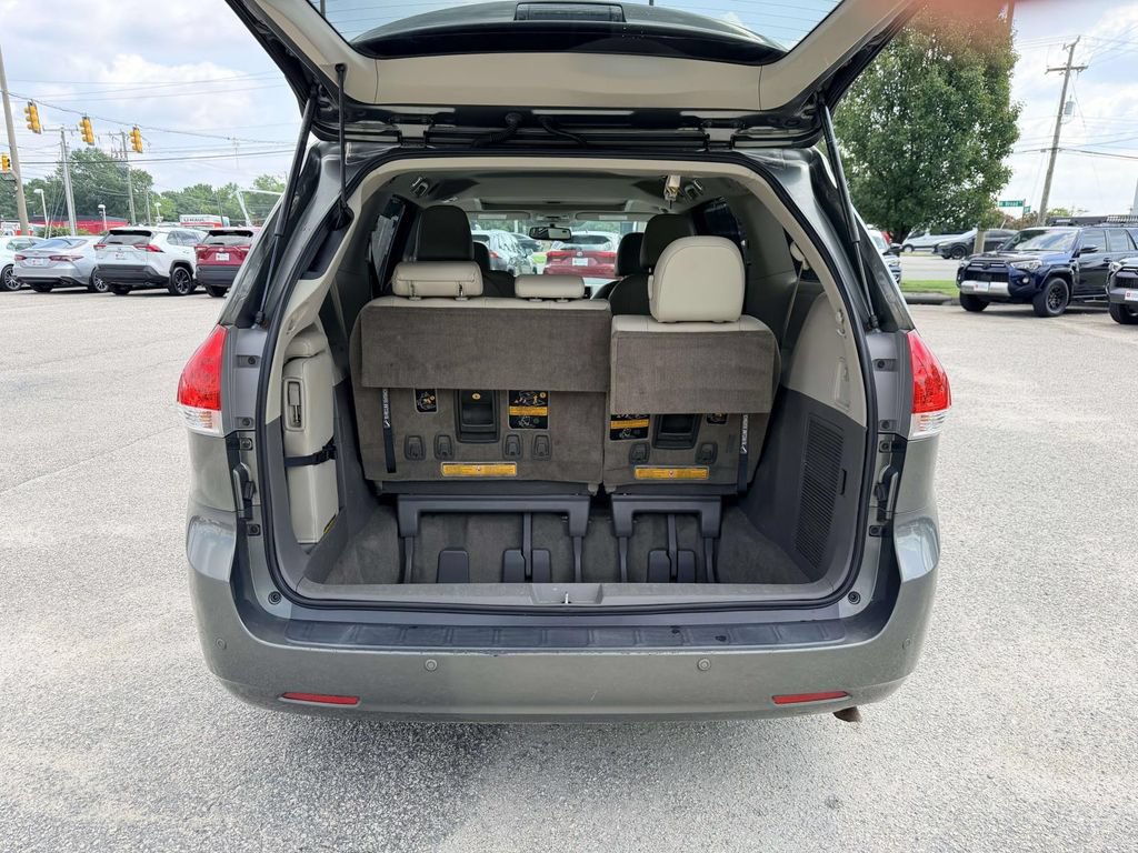 Used 2013 Toyota Sienna XLE FWD image 16