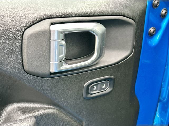 Used 2025 Jeep Wrangler Sport image 17