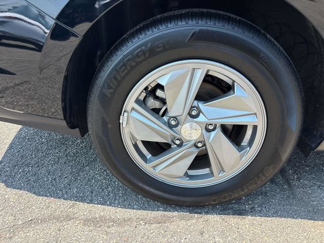Used 2025 Hyundai Elantra SE FWD image 29