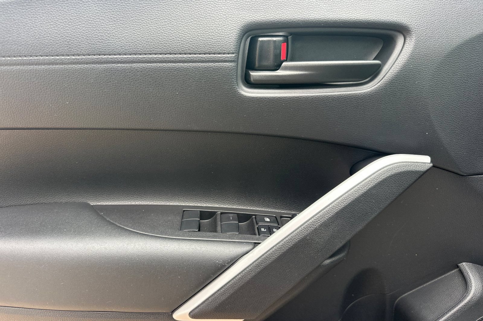 Certified 2025 Toyota Corolla Cross LE FWD image 13