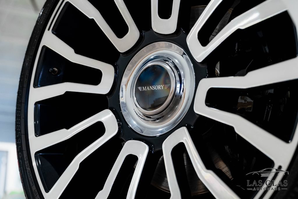 Used 2024 Rolls-Royce Phantom Sedan RWD image 70